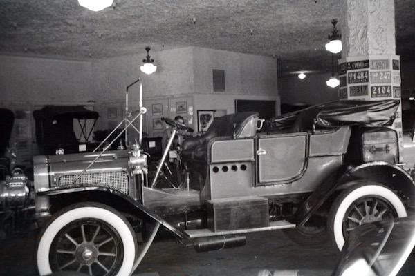 An early automobile at the original Crawford Auto-Aviation Museum